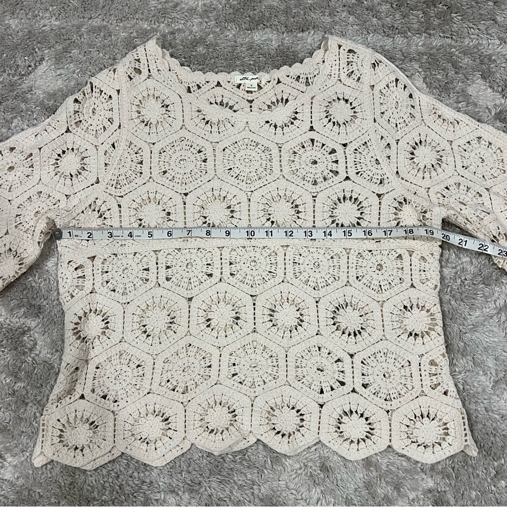 Ultra Pink | Cream Crochet Lace Top size Medium - Picture 9 of 11